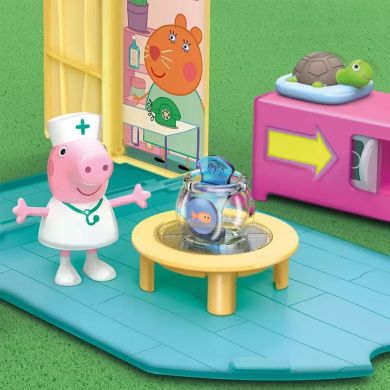Фигурка Peppa серии Веселые друзья Пепа со скейтбордом F3758