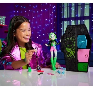 Набор-сюрприз Ужас-секреты Гулии серии Неоновые и бомбардировщики Monster High HNF81