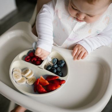Мисочка на три секції силіконова з присоскою Бежевий Babyono 1482/04, Бежевий