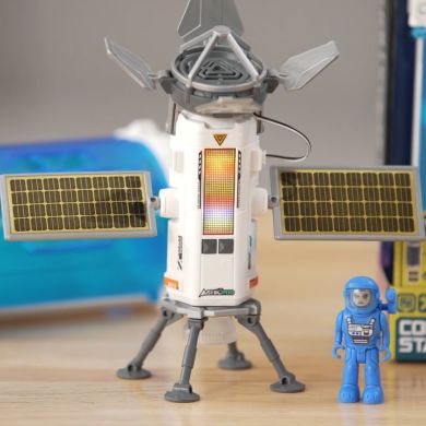 Игровой набор с фигуркой ASTROPOD МИССИЯ &laquo;ПОСТРОИ СТАНЦИЮ СВЯЗИ&raquo; (детали станции, фигурка) 80333