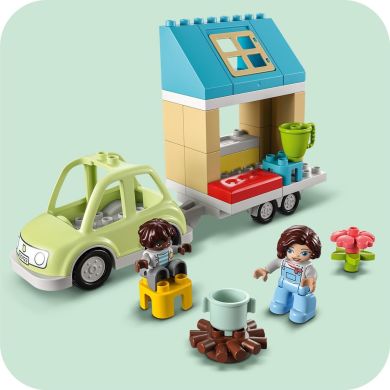 Конструктор LEGO DUPLO Town Сімейний будинок на колесах 31 деталей 10986