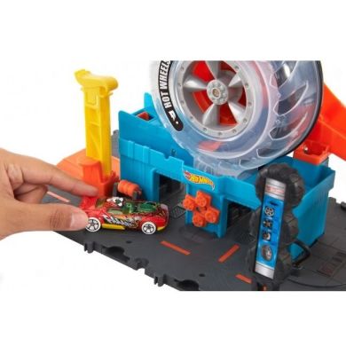 Игровой набор Клеточные трюки в шиномонтаже Hot Wheels HDP02