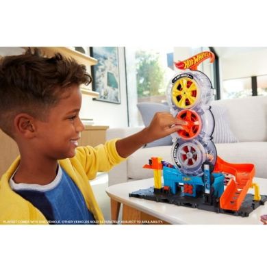 Игровой набор Клеточные трюки в шиномонтаже Hot Wheels HDP02