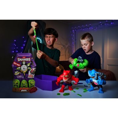 Игрушка в наборе с аксессуарами Horror House-Large Zombie/Большой Дом Ужасов Зомби Smashers 74124B