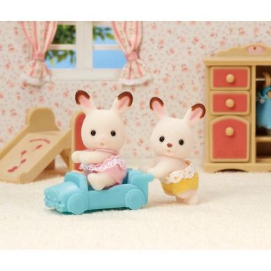 Ігровий набір Sylvanian Families Шоколадні Кролики-двійнята на машинці 5420