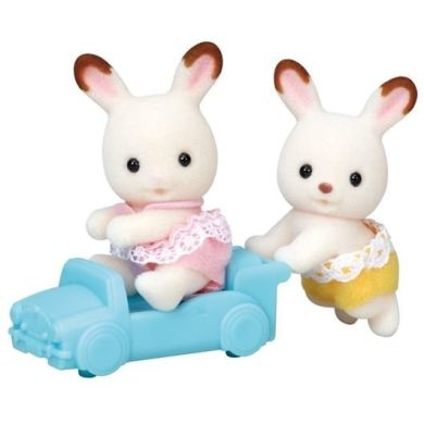 Ігровий набір Sylvanian Families Шоколадні Кролики-двійнята на машинці 5420
