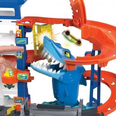 Игровой набор Побег от яростной акулы Hot Wheels HDP06