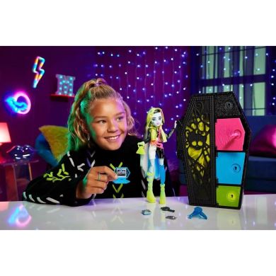 Набір-сюрприз Жахо-секрети Френкі серії Неонові та бомбезні Monster High HNF79