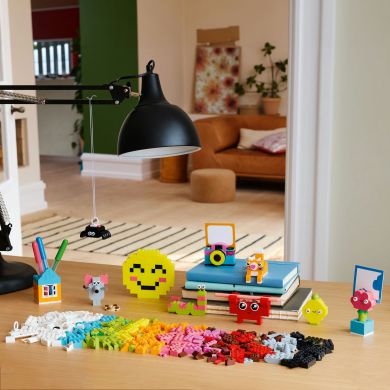 Конструктор Счастливый творческий набор LEGO Classic 11042