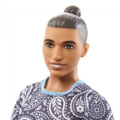 Лялька Кен Модник в футболці з візерунком пейслі Barbie HPF80