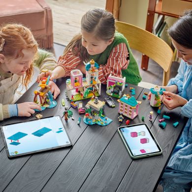 Конструктор Замок принцеси та королівські улюбленці LEGO Disney Princess 43267