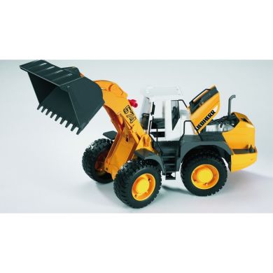 Іграшка- дорожній навантажувач Liebherr L574, М1:15 Bruder 02430