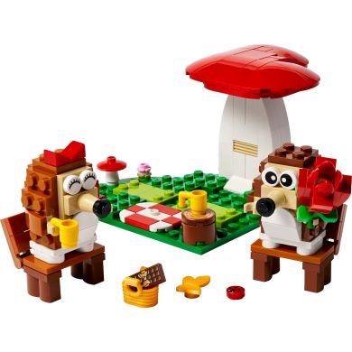 Конструктор Романтический пикник ежиков LEGO Icons 40711