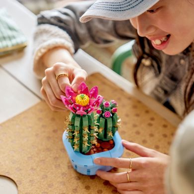 Конструктор LEGO Botanicals Цвітіння кактуса 11509