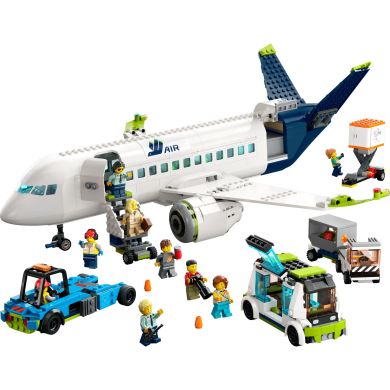 Конструктор Пасажирський літак LEGO City 913 деталей 60367