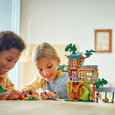 Конструктор Тусовка в домике дружбы на дереве LEGO Friends 42652