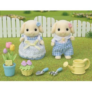 Цветочные кролики-двойняшки с аксессуарами для сада Sylvanian Families 5736