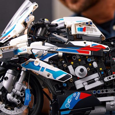 Конструктор BMW M 1000 RR LEGO TECHNIC 1920 деталей 42130