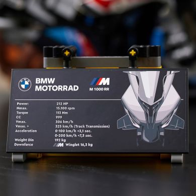 Конструктор BMW M 1000 RR LEGO TECHNIC 1920 деталей 42130