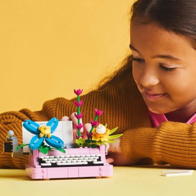 Конструктор Друкарська машинка з квітами LEGO Creator 31169