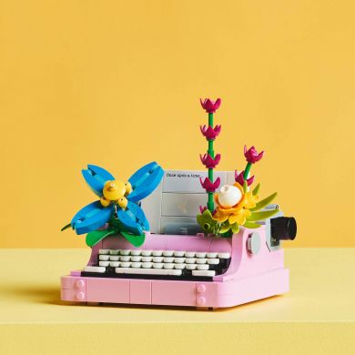 Конструктор Друкарська машинка з квітами LEGO Creator 31169