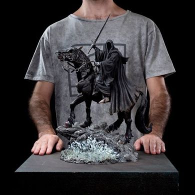 Статуетка LORD OF THE RINGS Nazgul on Horse Deluxe - Scale 1/10 (Володар перснів) 42,5 см WBLOR84523-10