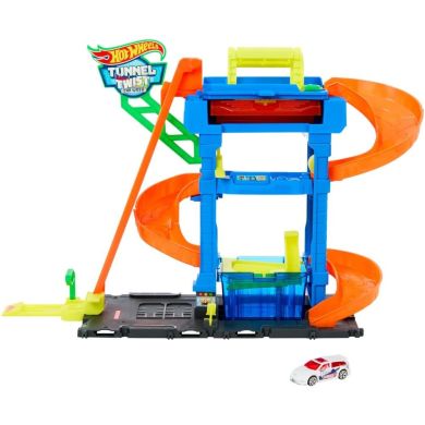 Игровой набор Автомойка: Кормящие виражи Hot Wheels HTN80