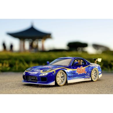 Машина металлическая Jada Уличный боец ​​Mazda RX-7 с фигуркой Чан-ли, масштаб 1:24, 8+ JADA 253255062