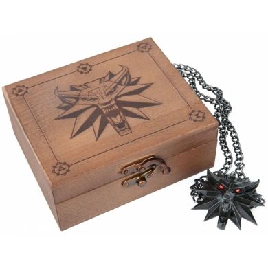 Медальон с LED-подсветкой Witcher 3: Wild Hunt Medallion and Chain with LED Eyes в деревянном боксе 85527