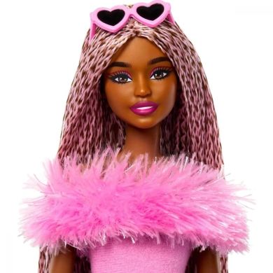 Кукла Barbiecore модница в костюме с перьями Barbie HYV28