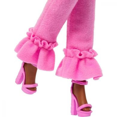 Кукла Barbiecore модница в костюме с перьями Barbie HYV28