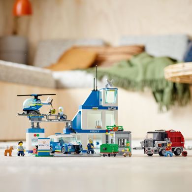 Конструктор Полицейский участок LEGO City 60316
