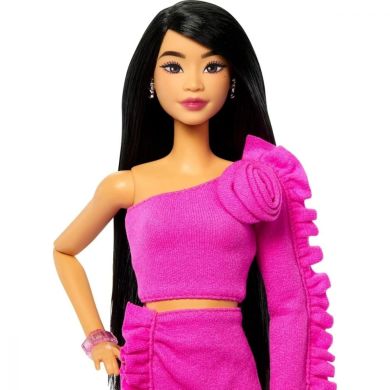 Кукла Barbiecore модница в розовом костюме Barbie HYV26