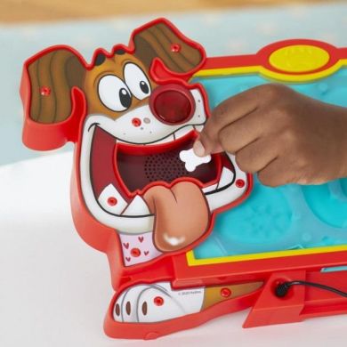 Настільна гра Hasbro Операція Лікуємо собачку з ефектами E9694