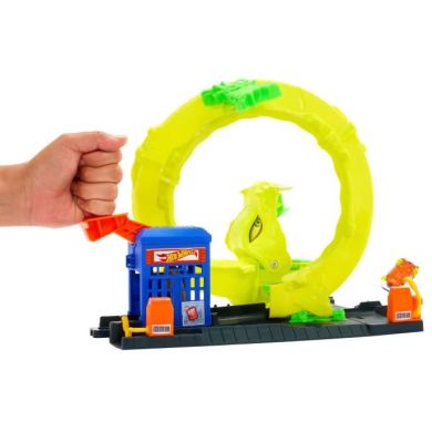 Ігровий набір Спіральна атака Змії серії Небезпечні створіння Hot Wheels JBM63