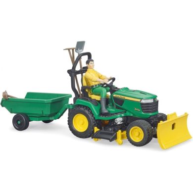 Набір іграшковий садовий трактор John Deere з причіпом та фігуркою садівника Bruder 62104