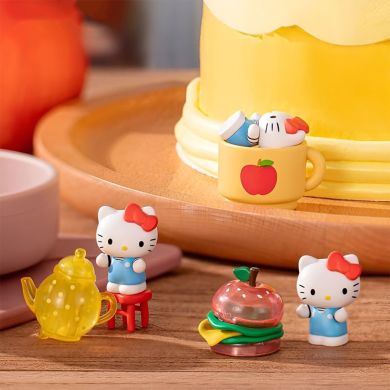 Фігурка-сюрприз POP TOP HELLO KITTY ЯБЛУЧНИЙ ВОРКШОП (в ас.) 24WH-007