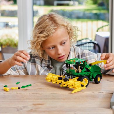 Конструктор Кормозбиральний комбайн John Deere 9700 LEGO TECHNIC 42168