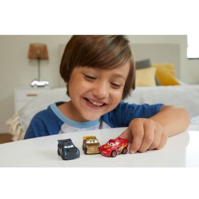 Набор CARS из трех металлических мини-гонщиков в ассортименте GKG01