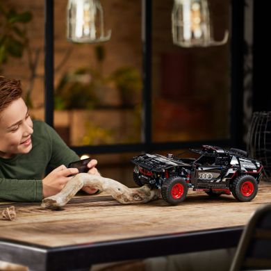 Конструктор LEGO Technic Audi RS Q e-tron 914 деталей 42160