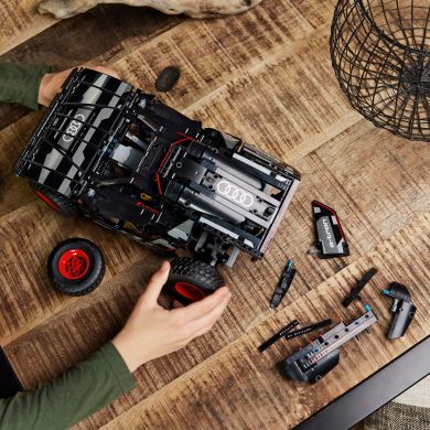 Конструктор LEGO Technic Audi RS Q e-tron 914 деталей 42160