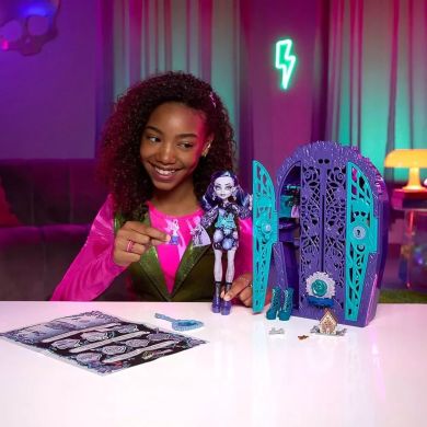 Набір-сюрприз Жахо-секрети Твайли серії Цвіт та темрява Monster High HYT74