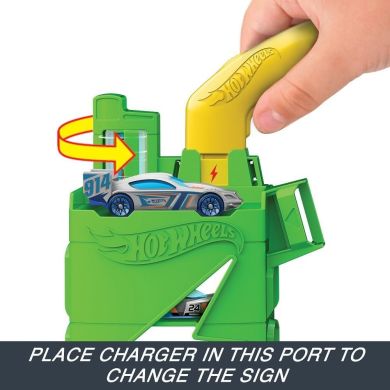Игровой набор Заправочная станция для суперзарядки Hot Wheels HTN79