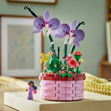 Конструктор Квітковий горщик Ізабели LEGO Disney 43237