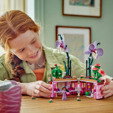Конструктор Квітковий горщик Ізабели LEGO Disney 43237