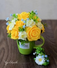 Сувенірна квіткова композиція Жовті троянди в чашці Green boutique 109