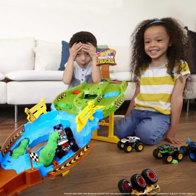 Игровой набор Гонки титанов серии Monster Trucks Hot Wheels HGV12